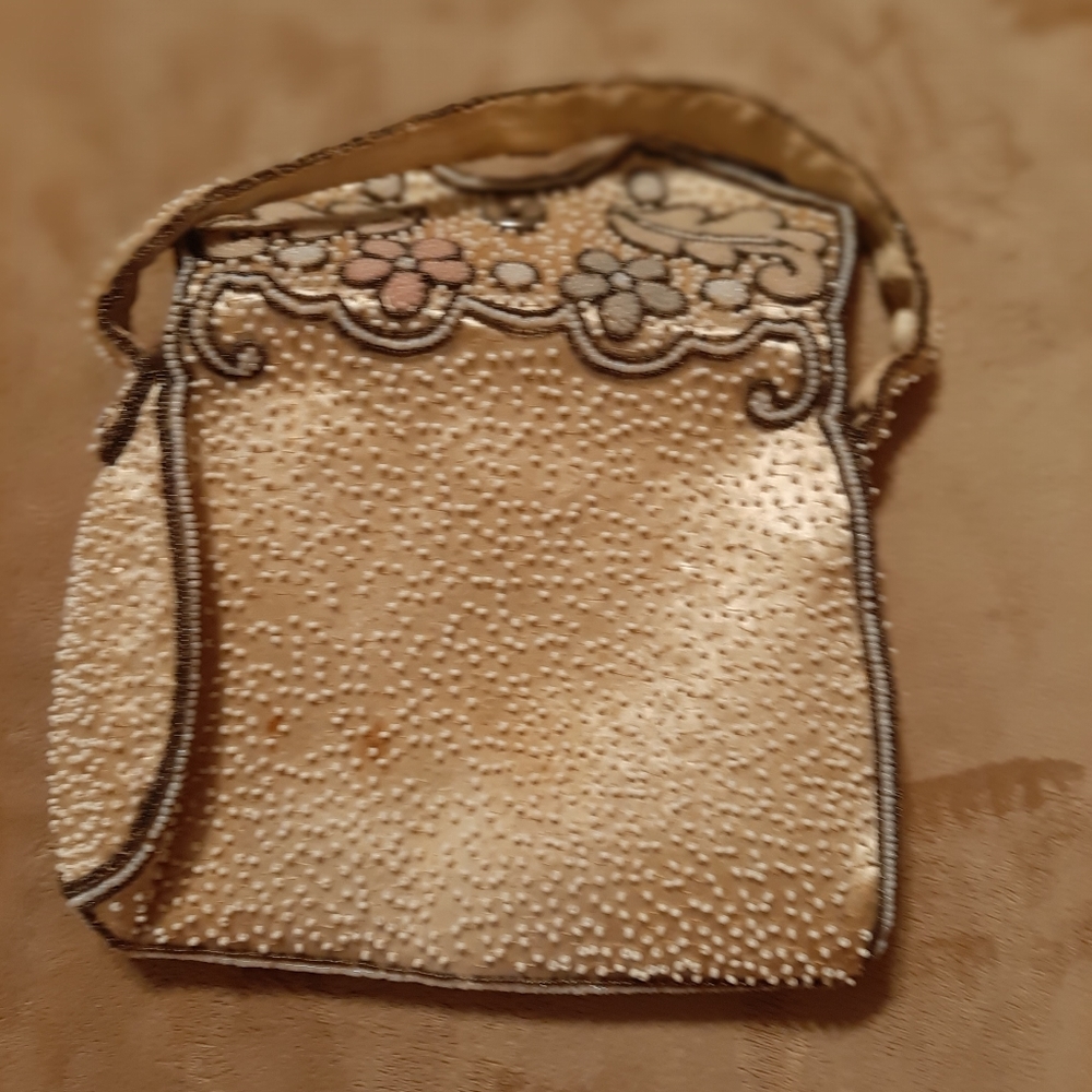 Vintage hand beaded purse made in France. - Picture 2 of 6